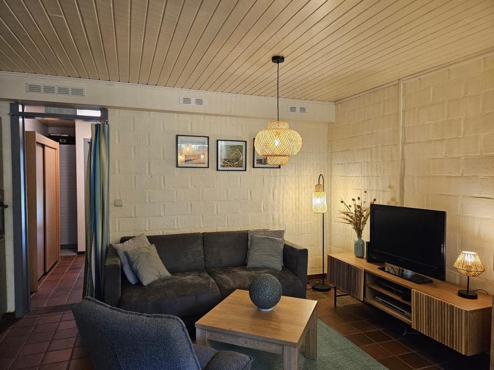 Communal lounge/ TV room, TV and multimedia, Living room, Seating area