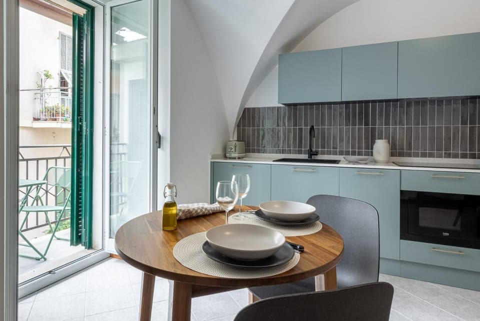 Balcony/Terrace, Living room, Seating area, Dining area, internet, kitchen, air conditioner