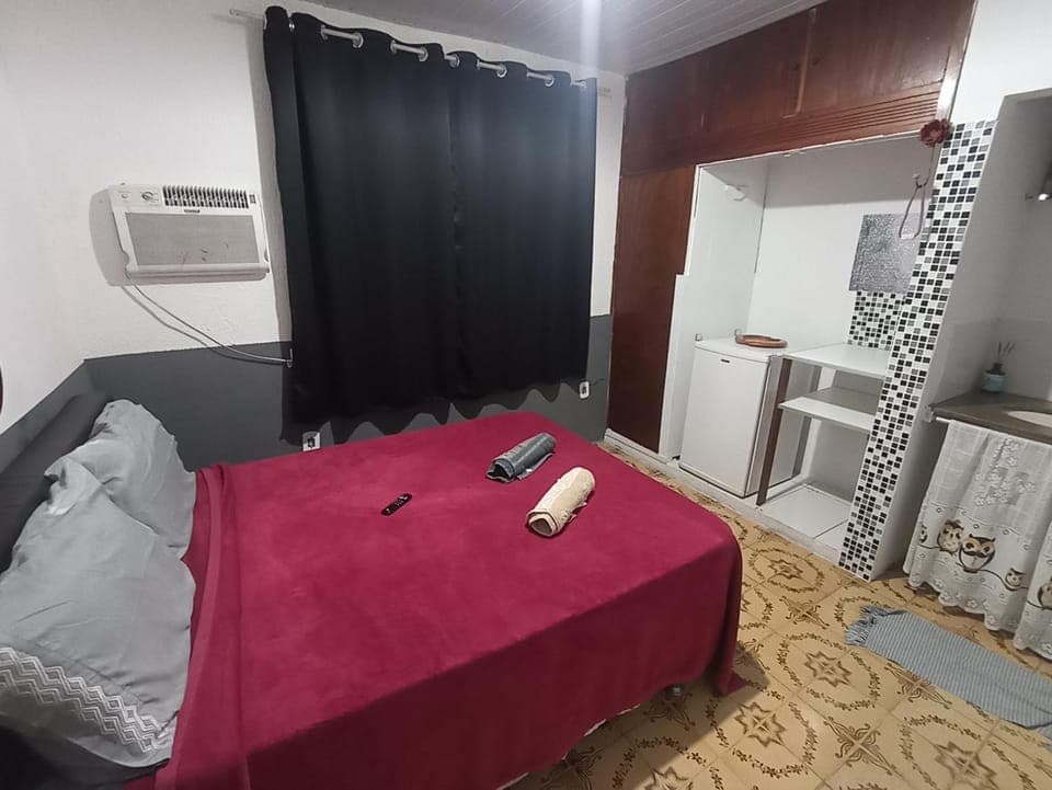 Bed, TV and multimedia, Photo of the whole room, Bedroom, towels, wardrobe, air conditioner