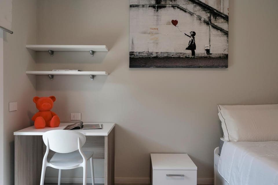 Bedroom, hair dresser