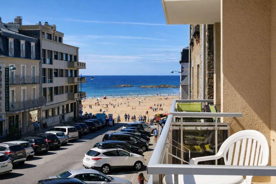Property building, Neighbourhood, View (from property/room), Balcony/Terrace, Beach, Sea view, Street view, Location, Parking