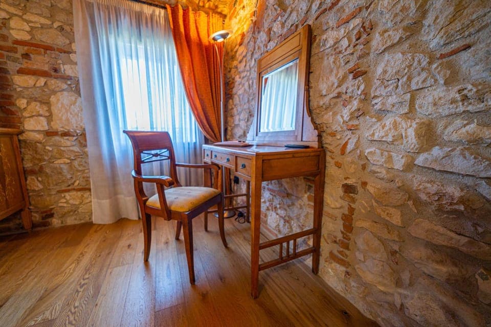 Seating area, Bedroom