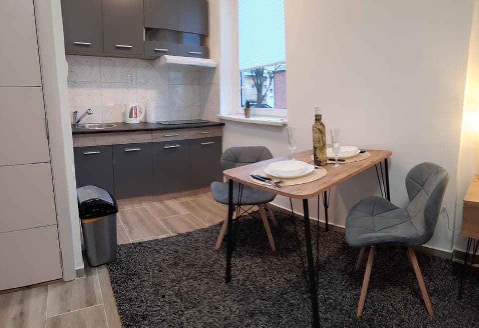 Kitchen or kitchenette, Seating area, Dining area, stove