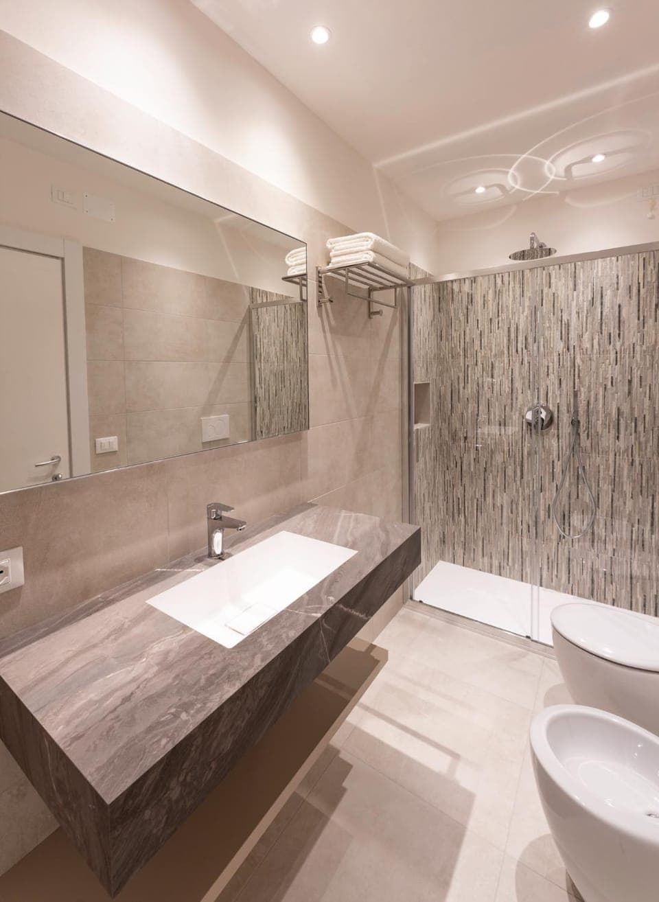 Shower, Toilet, Bathroom, bidet, heating, towels