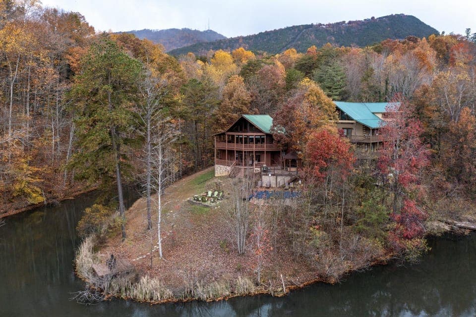 Down by the Water cabin Cabin in Pigeon Forge