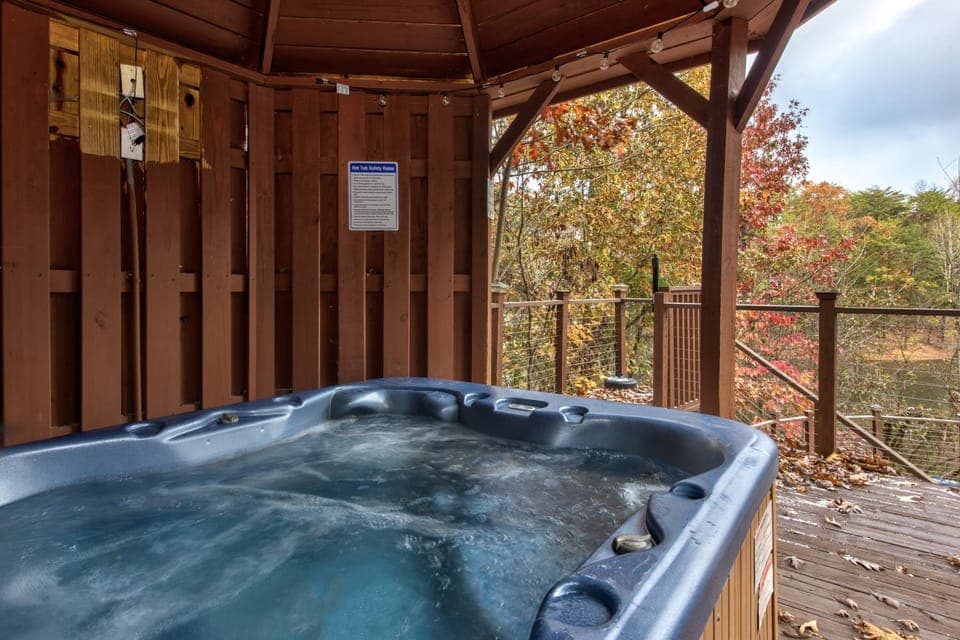 Down by the Water cabin Cabin in Pigeon Forge