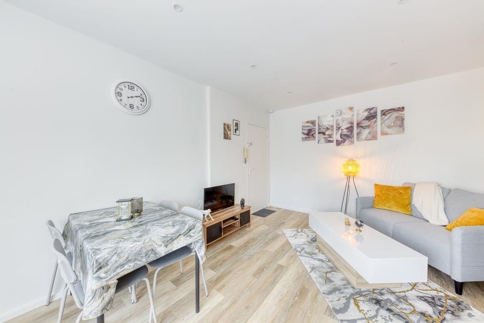 Living room, Seating area, Dining area