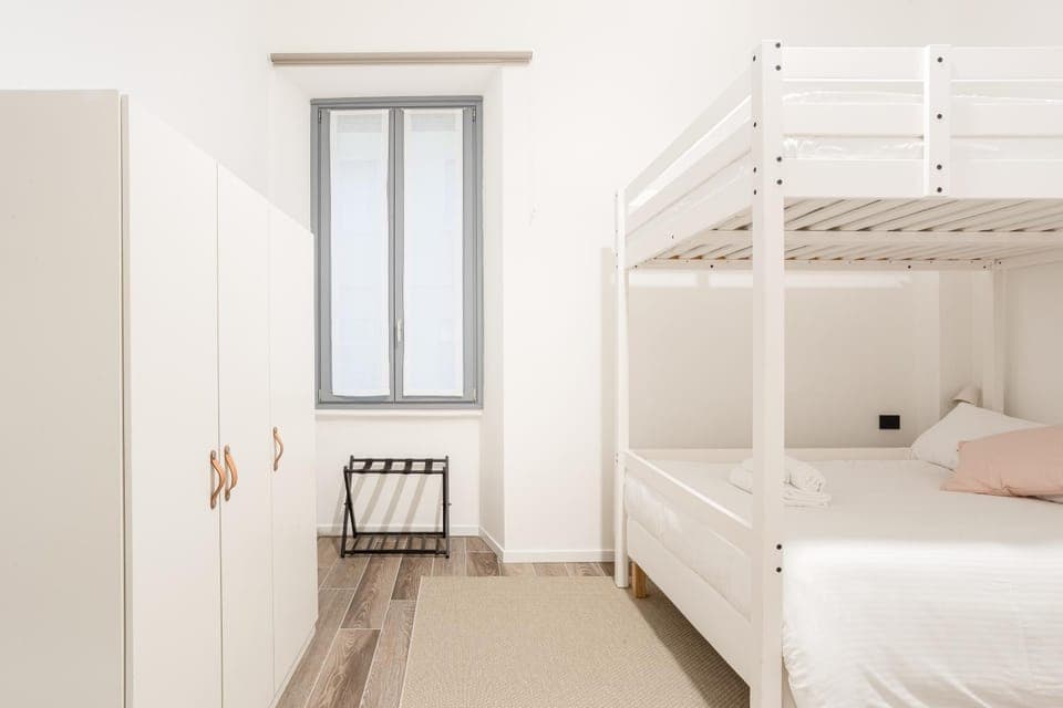 Photo of the whole room, Bedroom, bunk bed, wardrobe