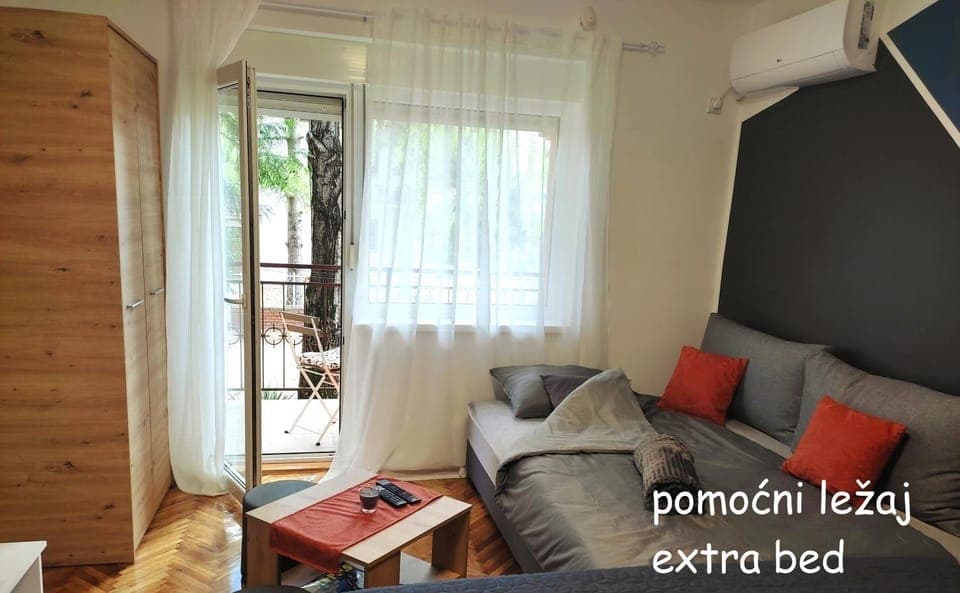 Bed, Living room, Photo of the whole room