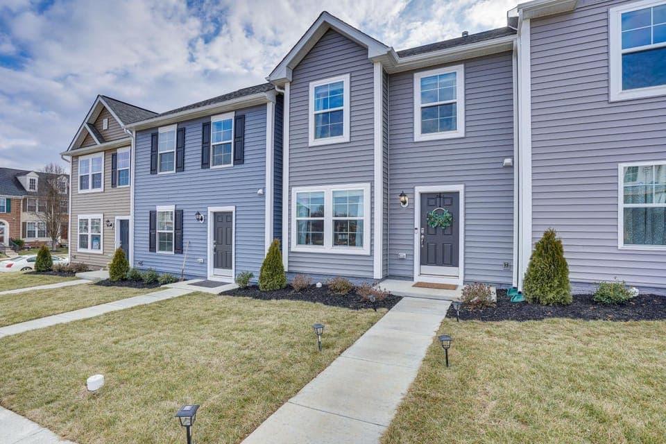 Great for Families! Townhome 9 Mi to Harpers Ferry House in Charles Town