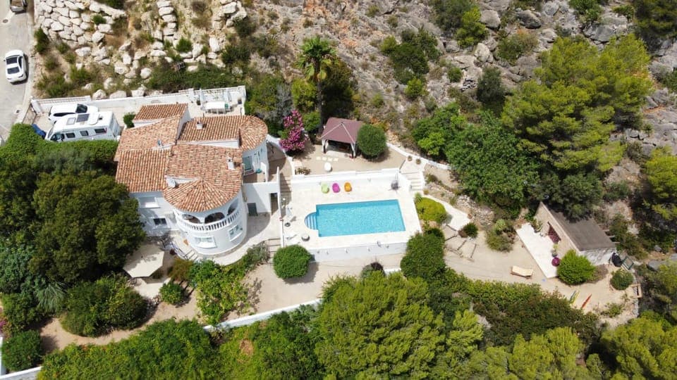 Property building, Day, Natural landscape, Pool view, Swimming pool