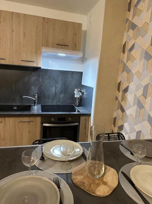 Kitchen or kitchenette, Dining area, pet friendly