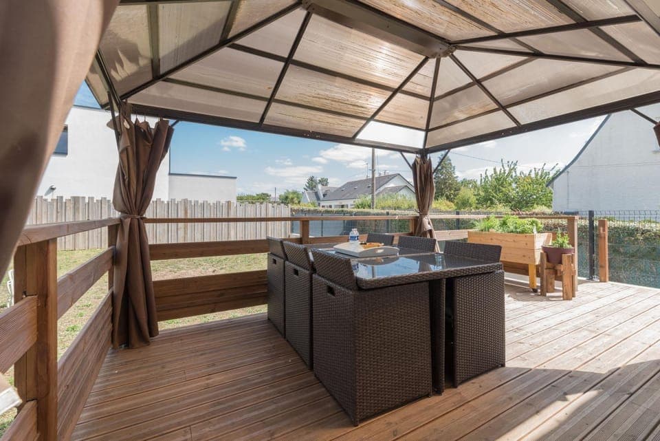 Patio, Day, Balcony/Terrace