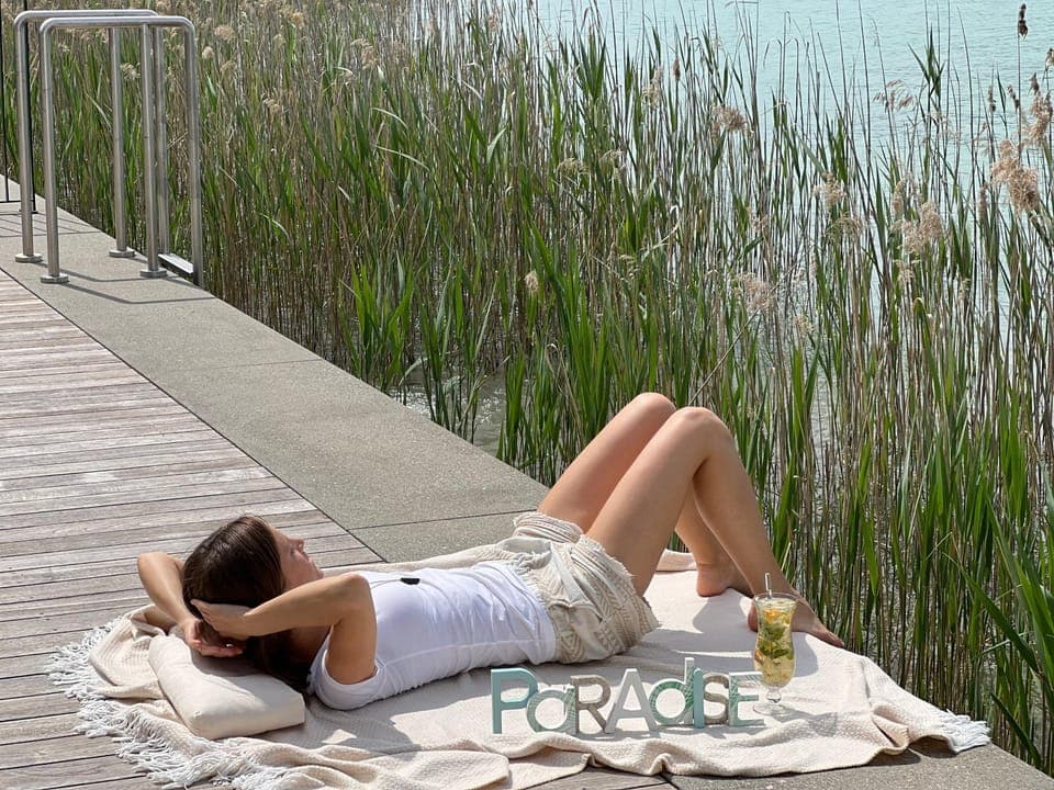 Day, People, Natural landscape, Beach, Guests