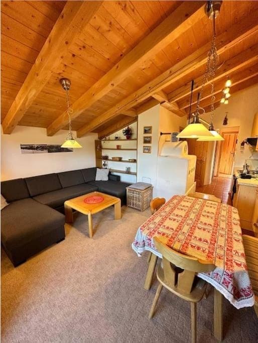 Photo of the whole room, Seating area, Dining area