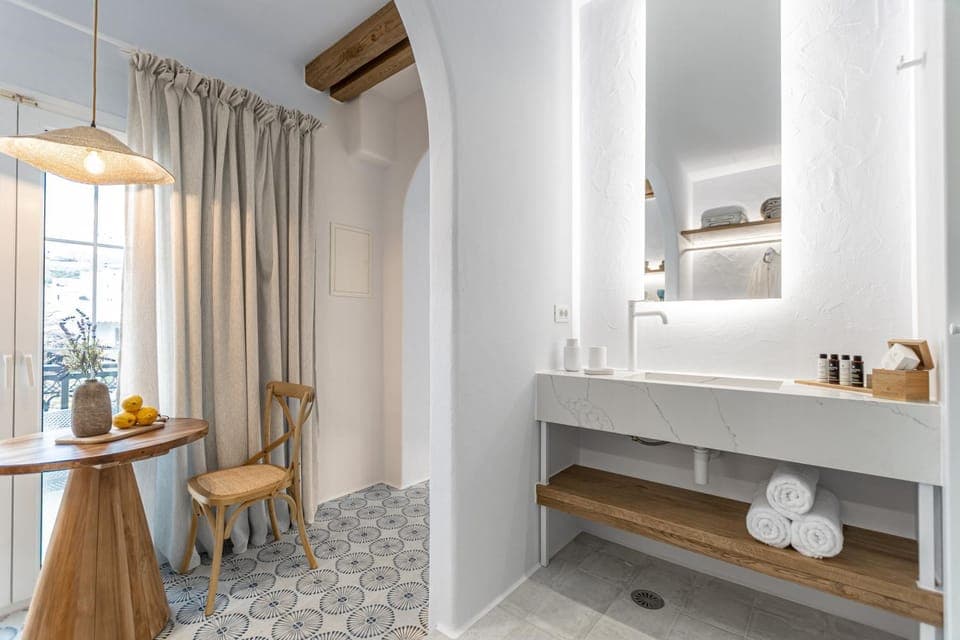 Bed, Kitchen or kitchenette, Photo of the whole room, Dining area, Bedroom, towels