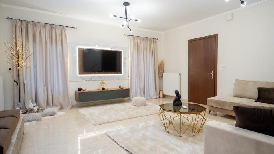 TV and multimedia, Living room, Photo of the whole room, Seating area, Evening entertainment