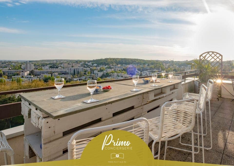 Property building, Natural landscape, View (from property/room), Balcony/Terrace, Dining area, City view