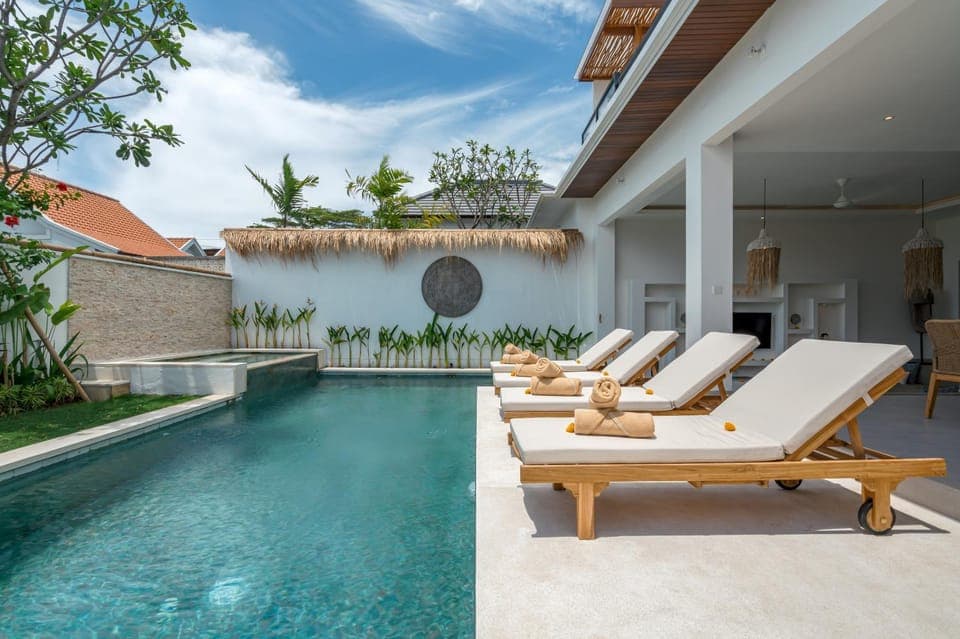 Property building, Day, Garden, Balcony/Terrace, Seating area, Garden view, Pool view, Swimming pool, sunbed