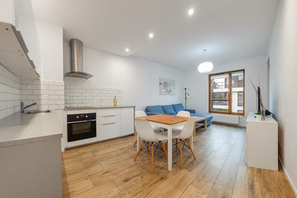 Kitchen or kitchenette, Seating area, Dining area