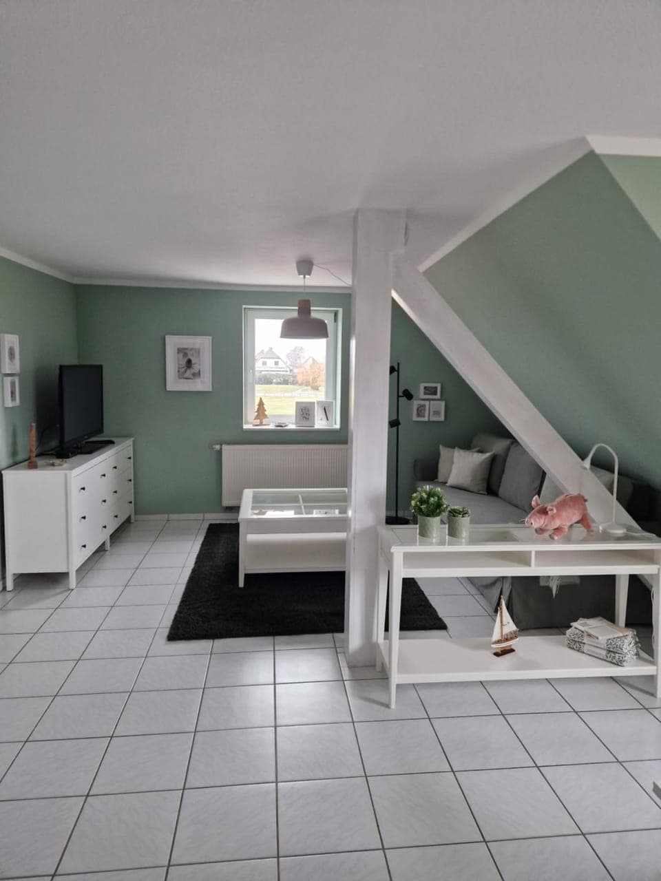 TV and multimedia, Living room, Seating area, hair dresser