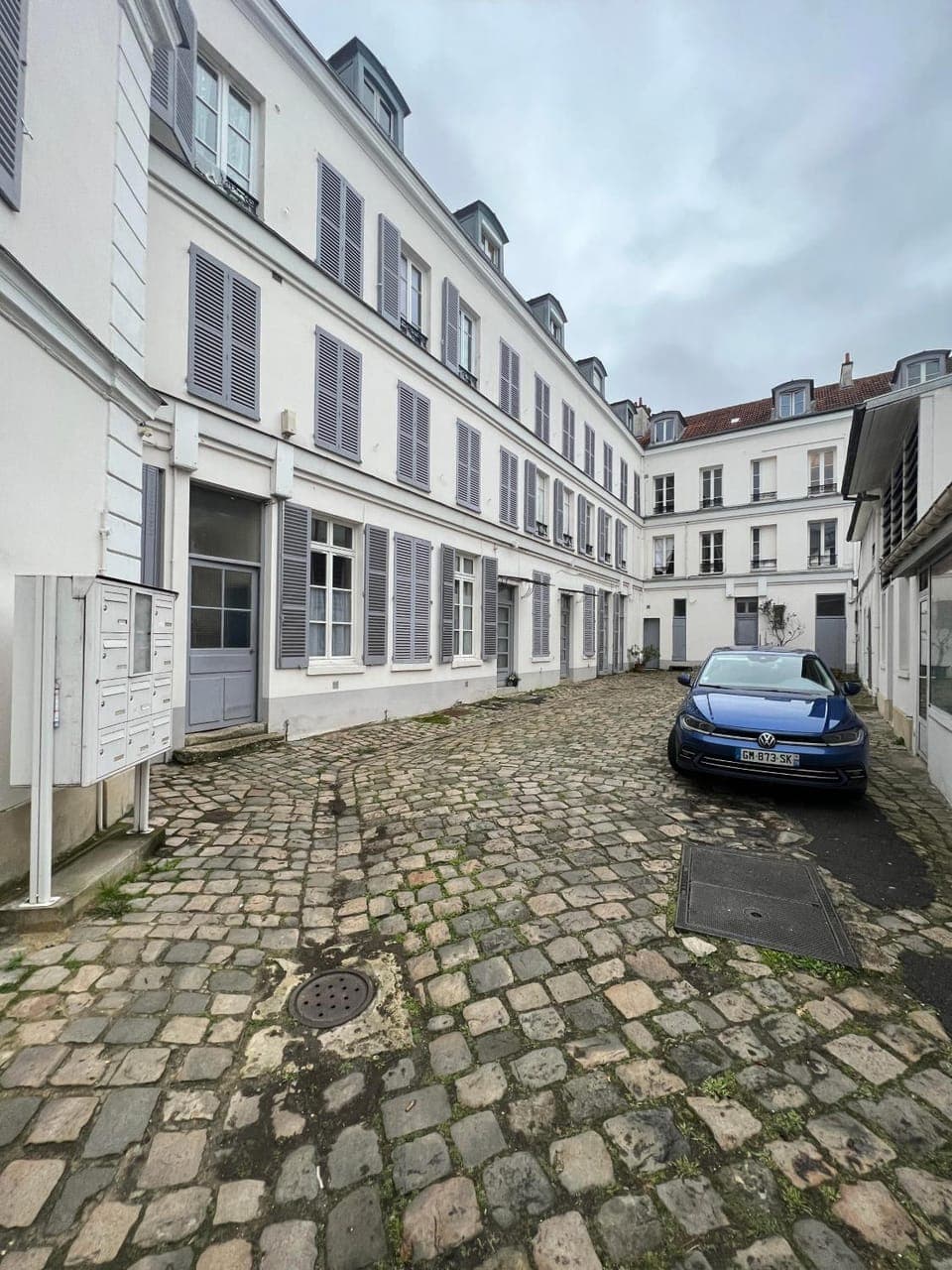 Property building, Neighbourhood