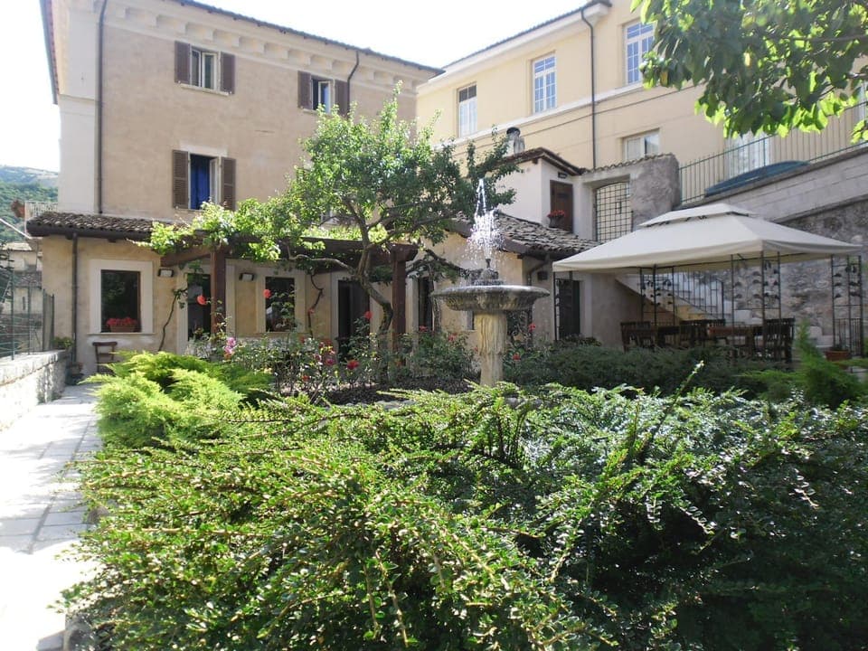 Property building, Restaurant/places to eat, Garden, Garden view