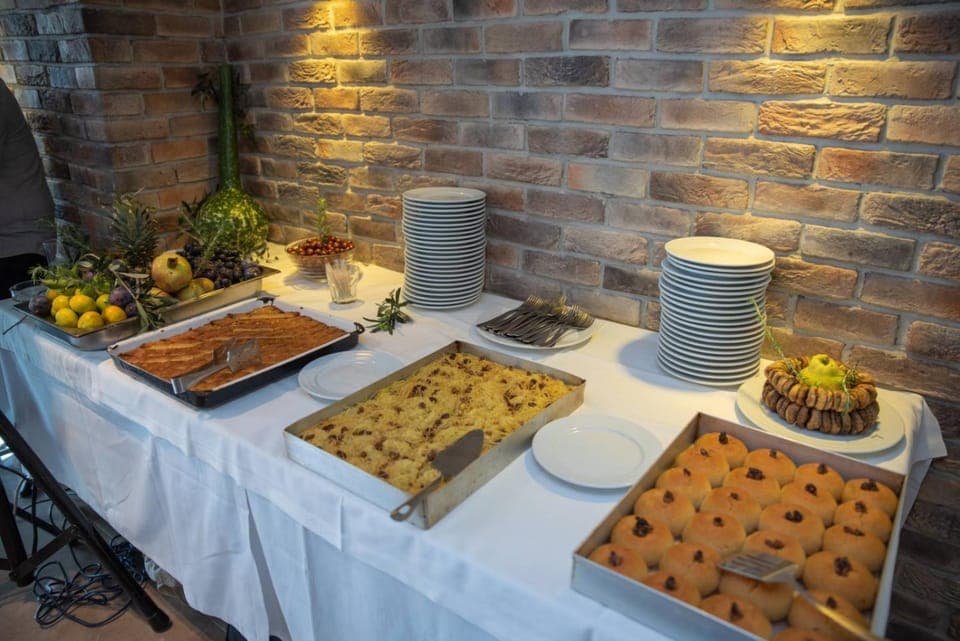 Restaurant/places to eat, Buffet breakfast