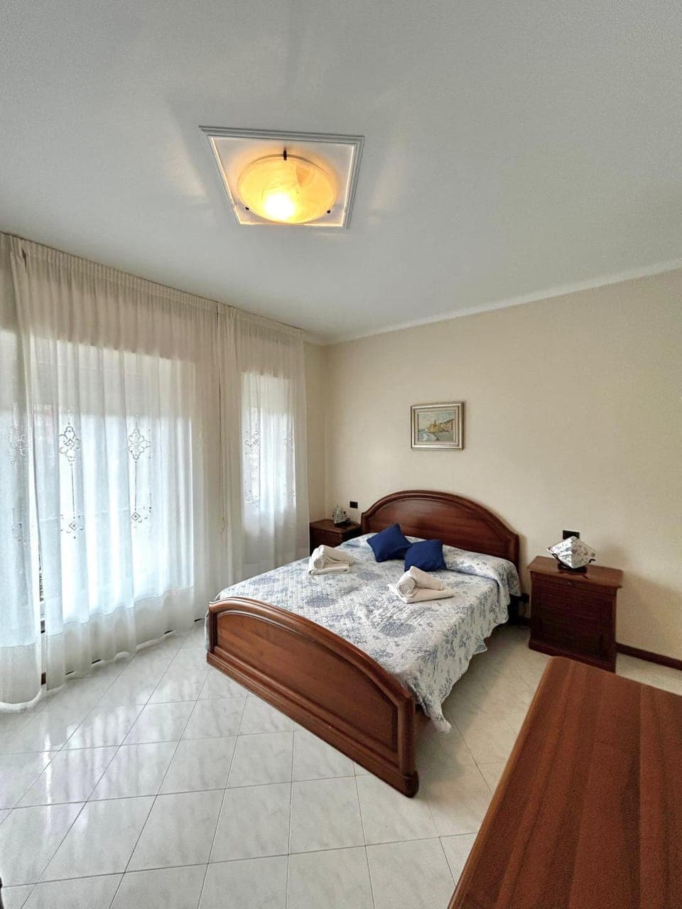 Bed, Bedroom, towels