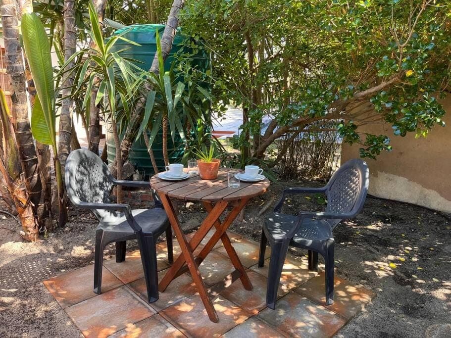 Garden, Seating area, Dining area, Garden view