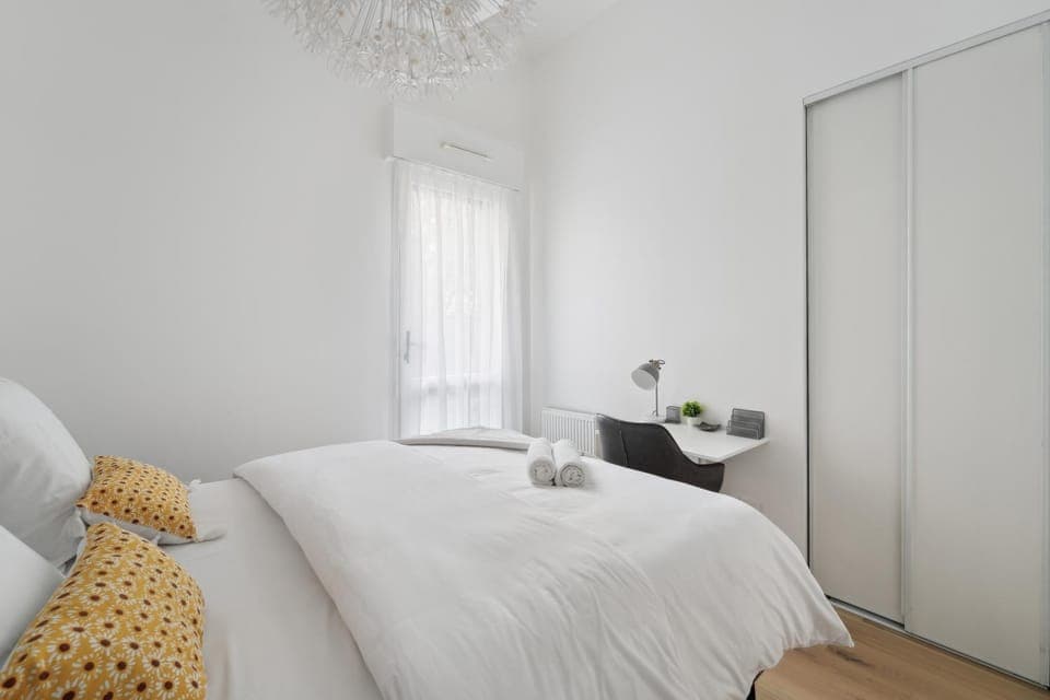 Bed, Photo of the whole room, Bedroom, wardrobe