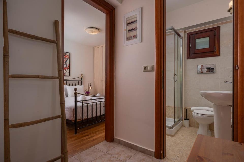 Toilet, Bed, Bathroom, Photo of the whole room, Bedroom, towels, wardrobe