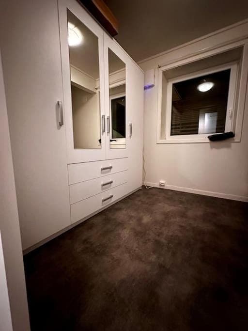 Bedroom, wardrobe