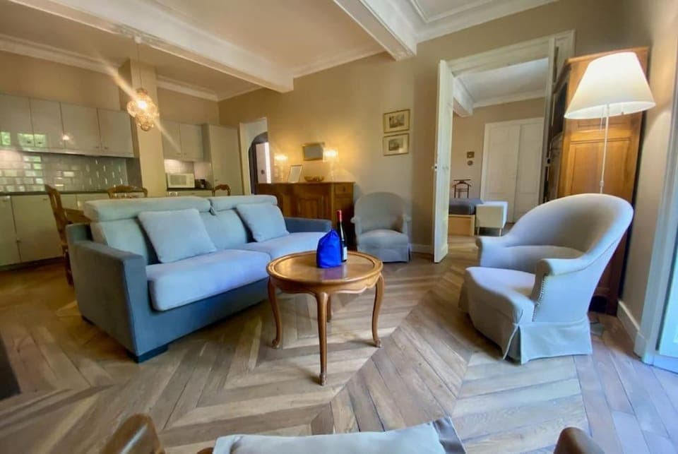 Kitchen or kitchenette, Living room, Seating area