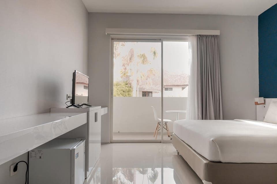 Bed, TV and multimedia, Photo of the whole room, Bedroom, hair dresser