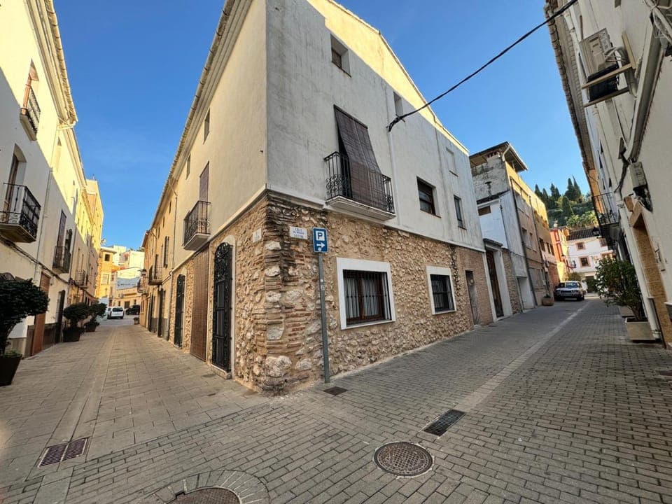 Property building, Street view, Location