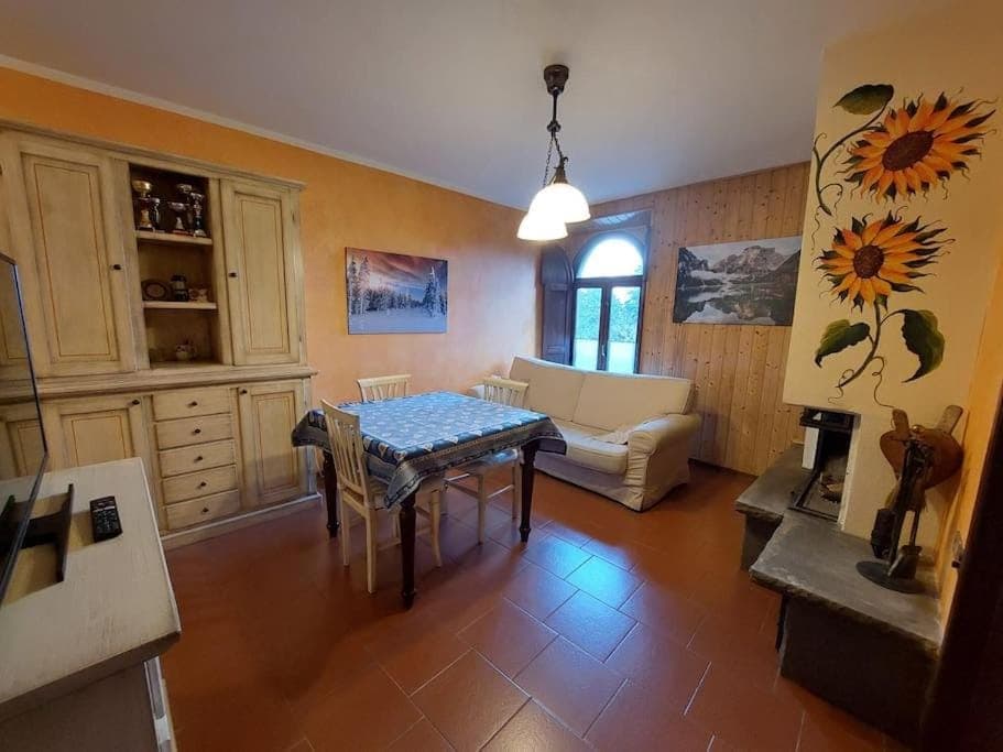 TV and multimedia, Living room, Dining area, Mountain view, flat iron, internet