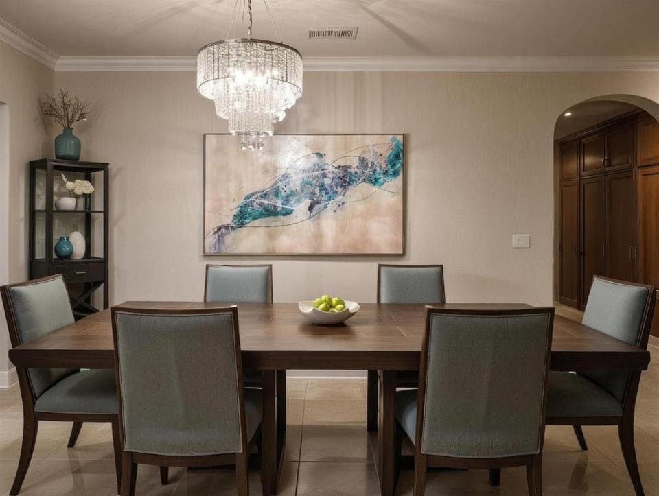 Decorative detail, Seating area, Dining area