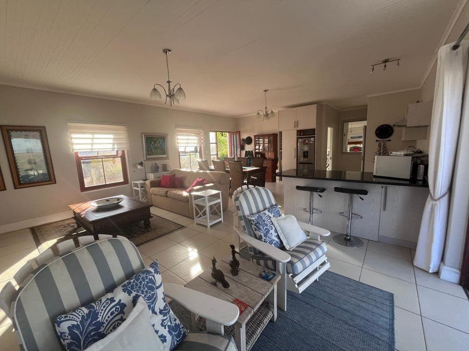 Kitchen or kitchenette, Living room, Seating area