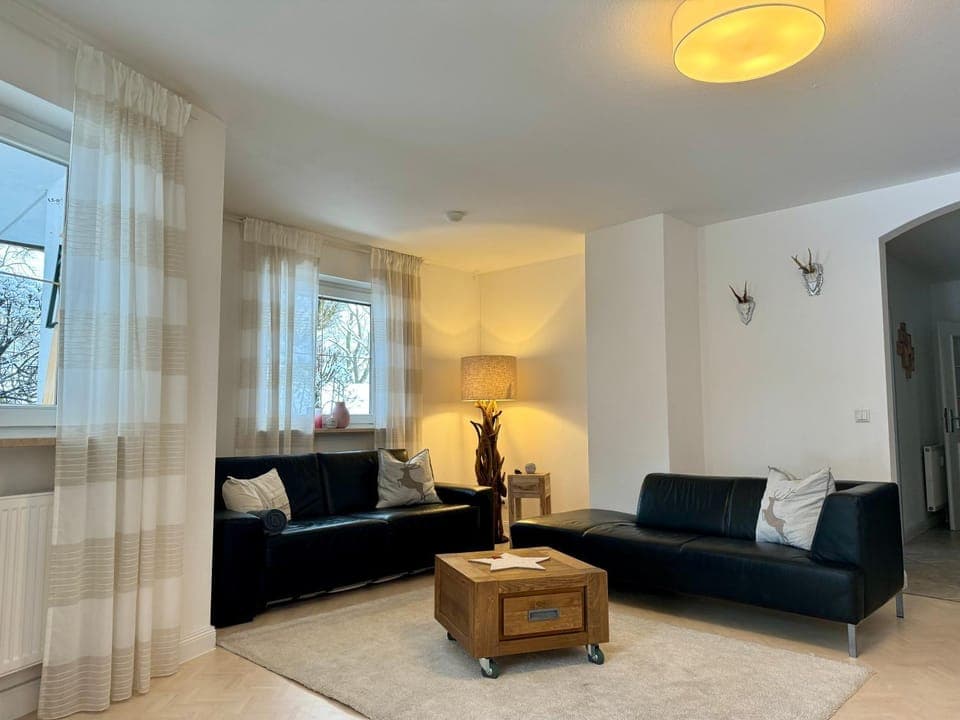 Spring, Winter, Summer, Skiing, Skiing, Living room, Seating area, Hiking, Hiking, Cycling, Cycling, Autumn, Family, Family