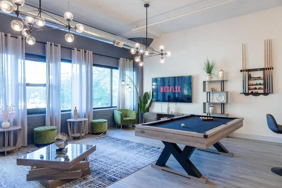 Billiard, Game Room, Living room, Seating area