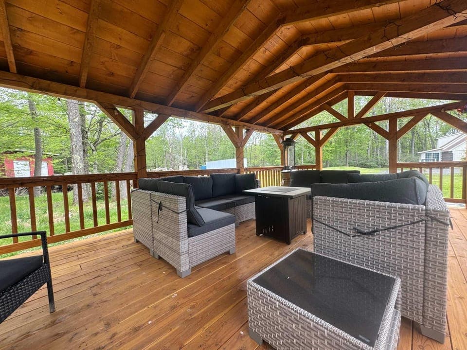 Log Cabin and Guest House Sleeps 18 2 Game Rooms Cabin in Tunkhannock Township