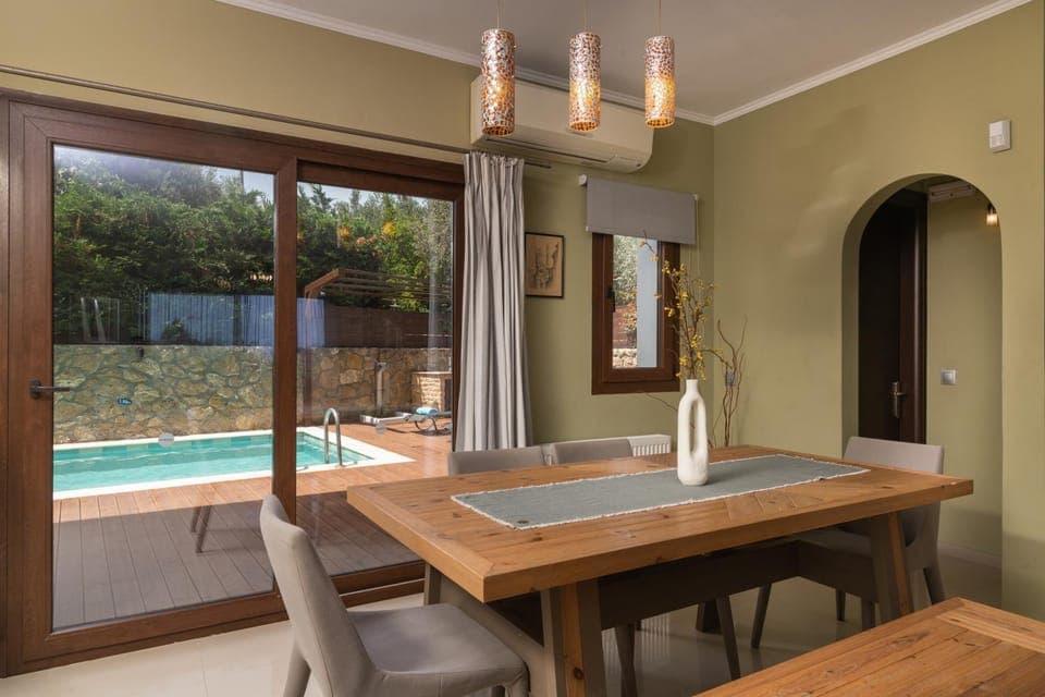 Patio, Dining area, Pool view, Swimming pool, sunbed