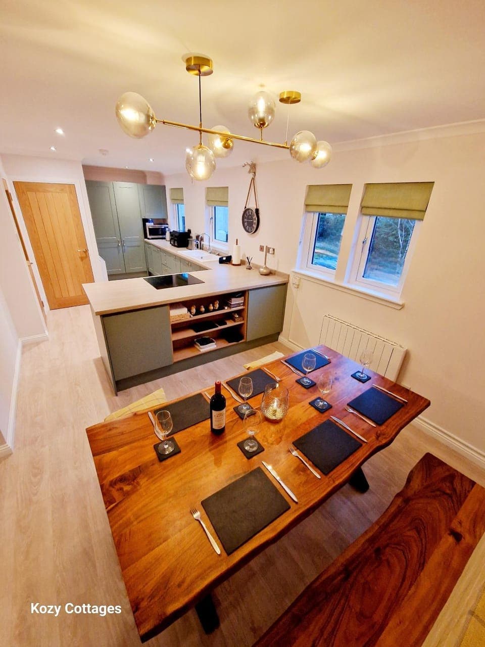 Kitchen or kitchenette, Dining area, stove