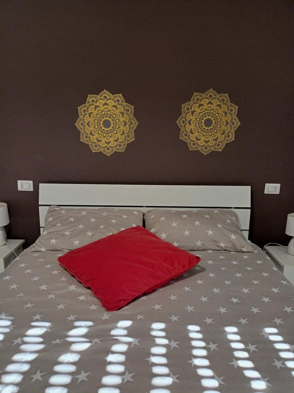 Bed, Decorative detail, Bedroom
