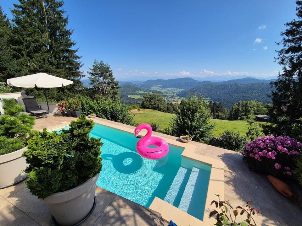 Mountain view, Pool view, Swimming pool