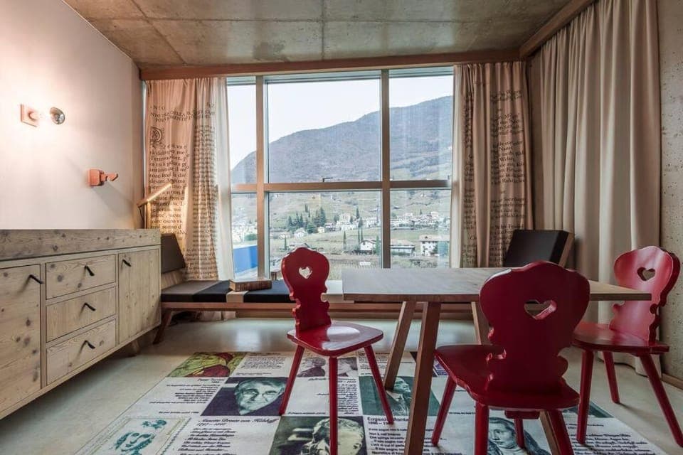 Natural landscape, Living room, Seating area, Dining area, Mountain view, kitchen