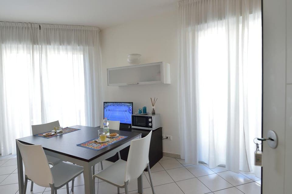 Other, Dining area, hair dresser