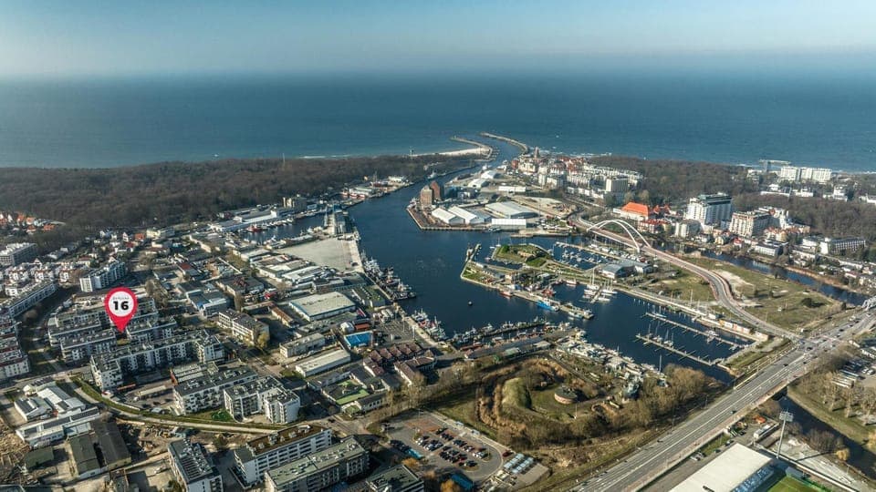 Property building, Neighbourhood, Natural landscape, Bird's eye view, City view, Sea view, Street view