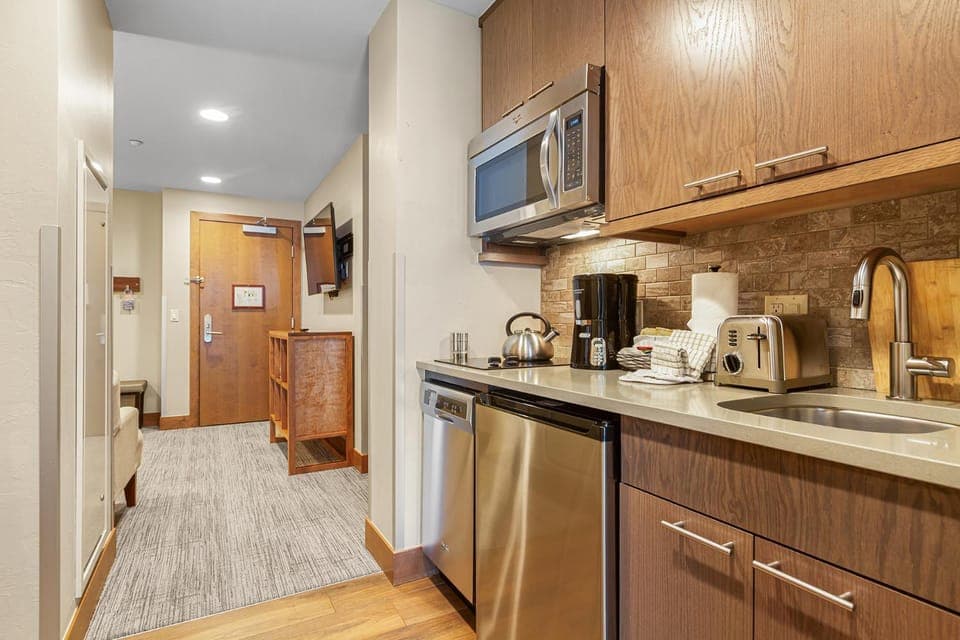 Grand Colorado on Peak 8 Suite - Ski-in/out Apartment in Breckenridge